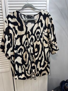 Haver London Black & Cream Tie-Front Animal-Print V-Neck Blouse